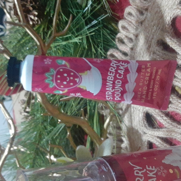 Strawberry Pound Cake Bath & Body Works set - Picture 2 of 3